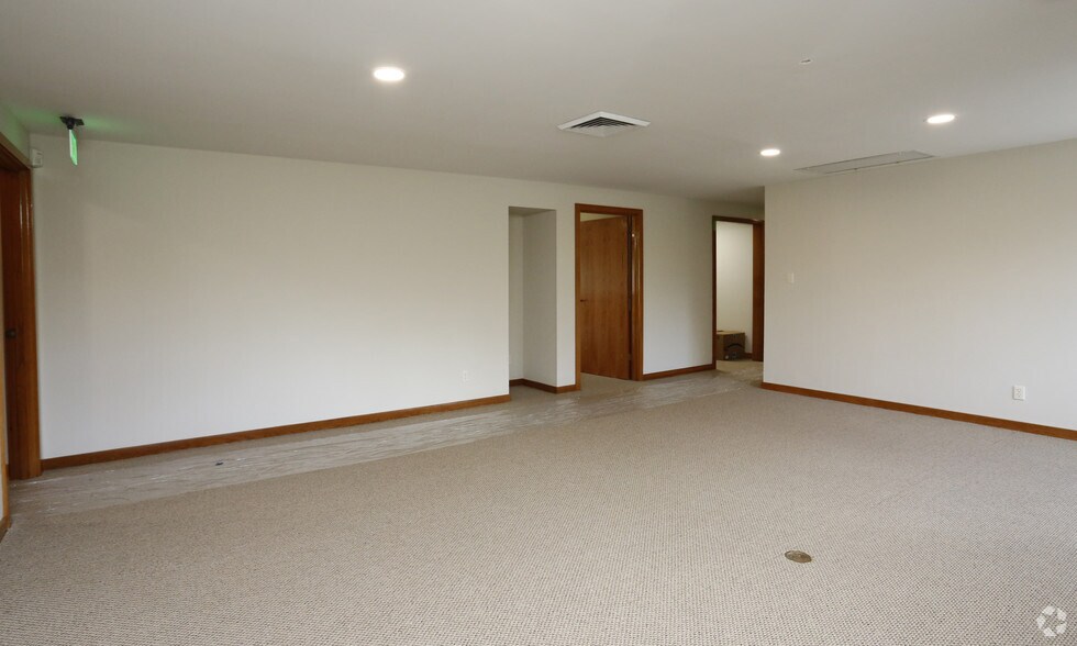 More Photos Of 7330 Highland Rd, Baton Rouge Coworking Space