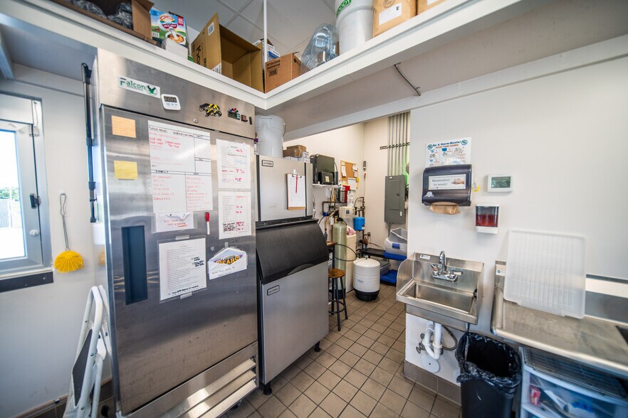 More Photos Of 190 High Point Pl NE, Byron General Retail For Sale