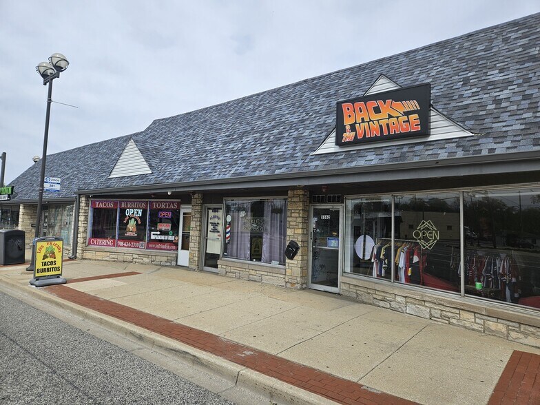 More Photos Of 5370 W 95th St, Oak Lawn Storefront For Sale
