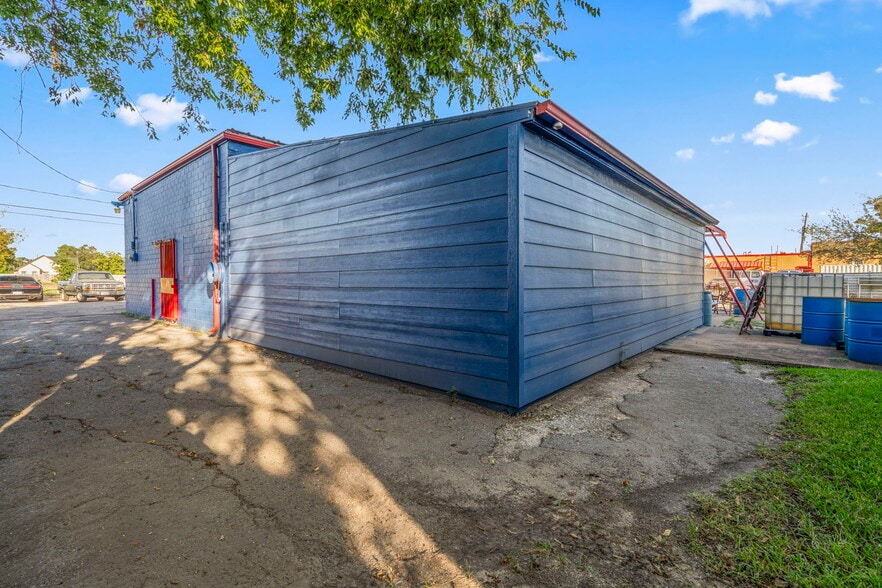 More Photos Of 1201 Preston Ave, Pasadena Auto Repair For Sale