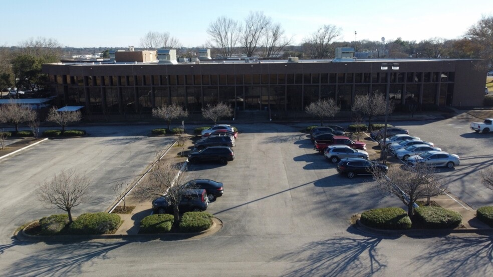 More Photos Of 501 Shelley Dr, Tyler Office For Lease
