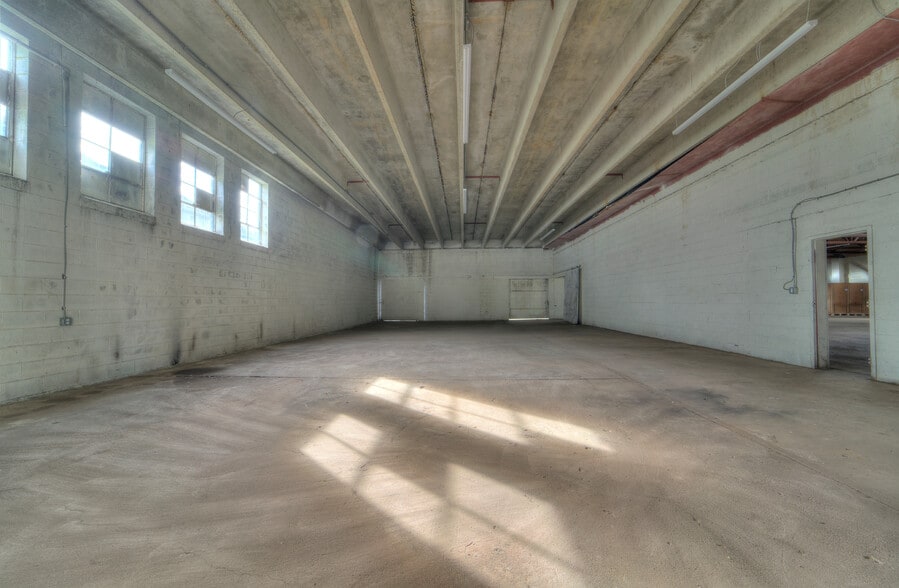 More Photos Of 110 McCauley Dr, Timberville Warehouse For Sale