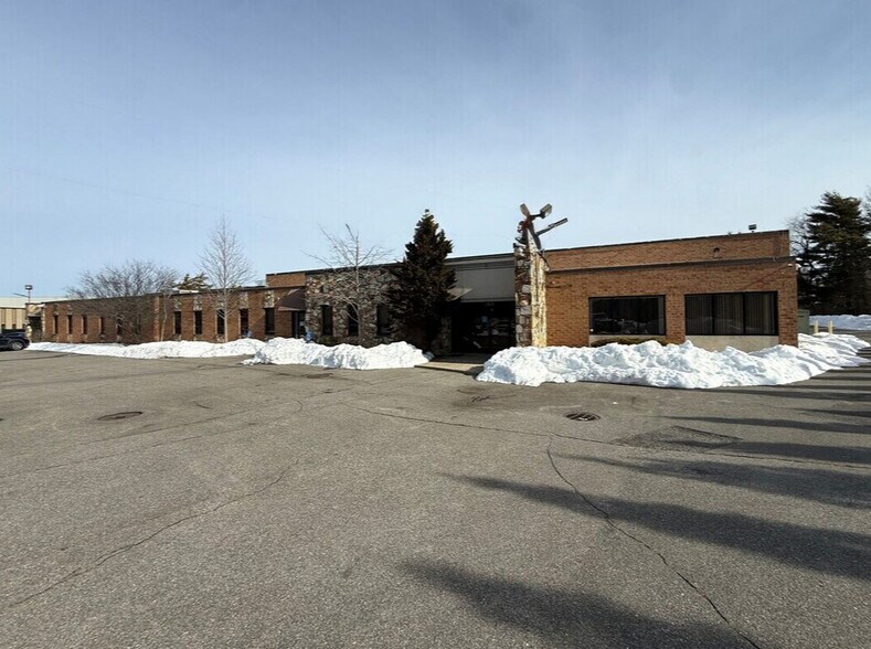 Primary Photo Of 35 Carlough Rd, Bohemia Warehouse For Lease