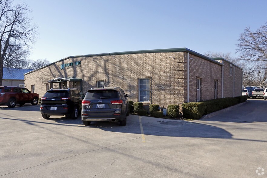 More Photos Of 132 W McLeroy Blvd, Saginaw Warehouse For Sale