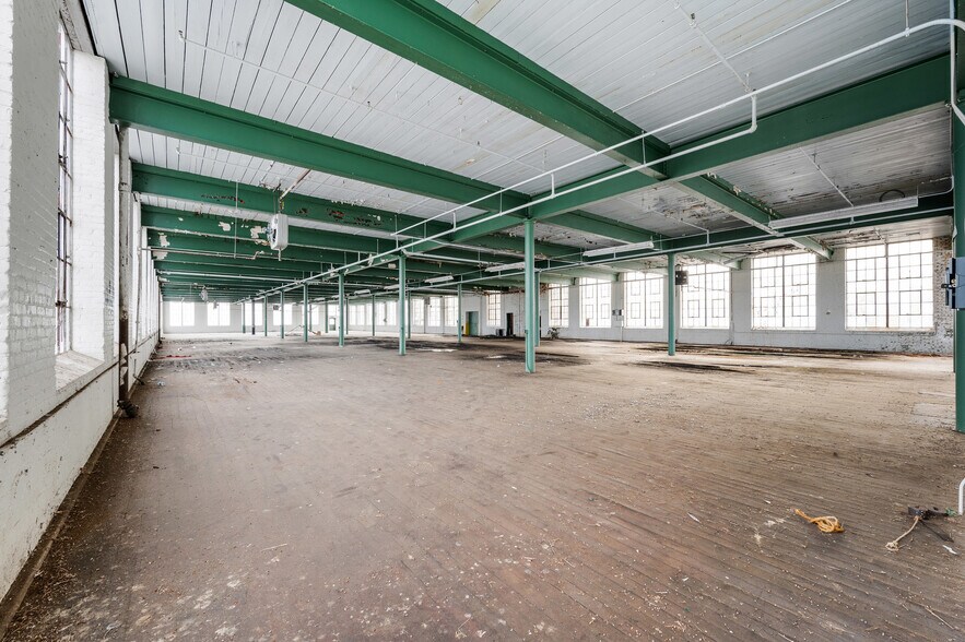 More Photos Of 550 Grove St, Bedford Manufacturing For Sale