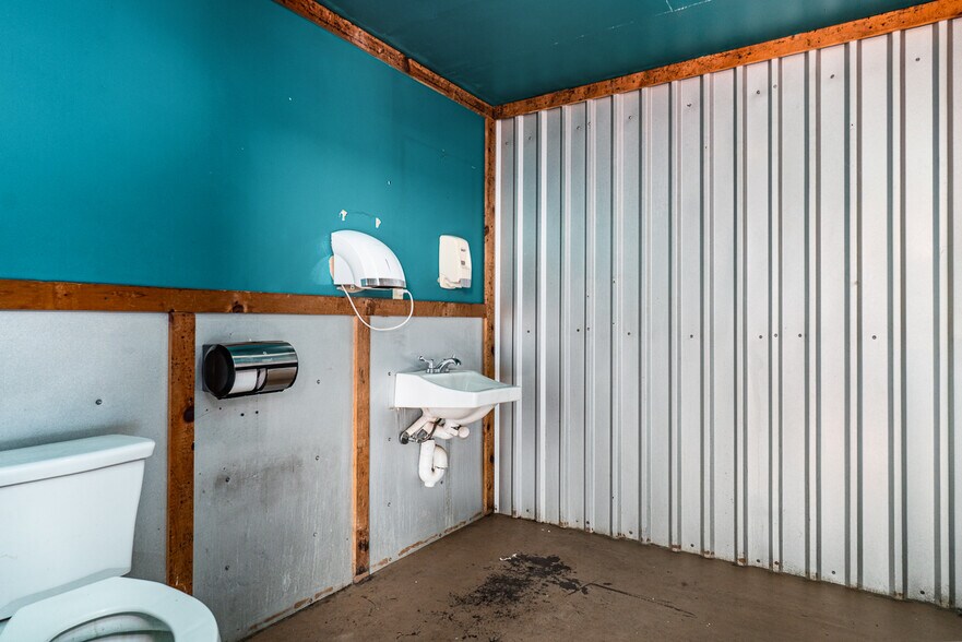 More Photos Of 201 E Service Rd, Tulia Restaurant For Sale