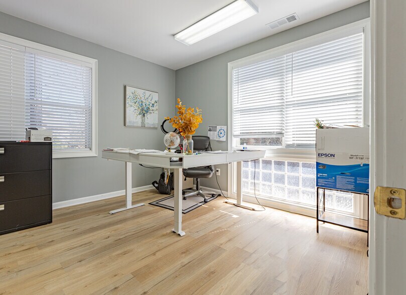 More Photos Of 2551 Roswell Rd, Marietta Medical For Lease