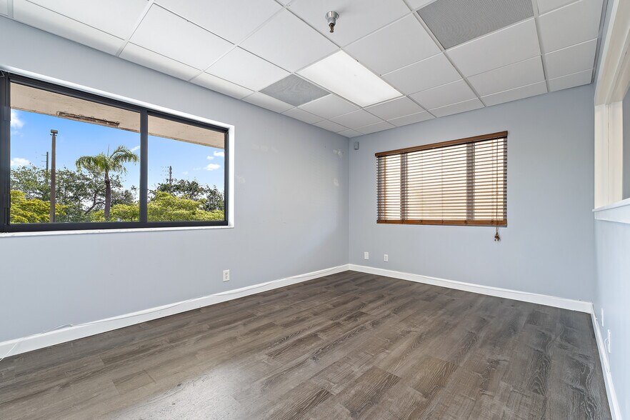 More Photos Of 400 Executive Center Dr, West Palm Beach Medical For Sale