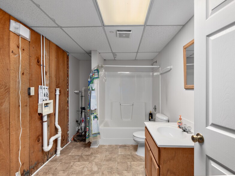 More Photos Of 1001 Greenville Hwy, Hendersonville Medical For Sale