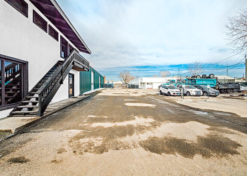 More Photos Of 910 Glendale Ave, Sparks Showroom For Sale