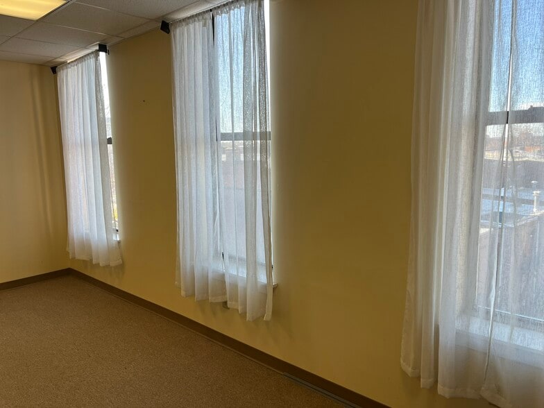More Photos Of 363 Main St, Hartford Office For Lease