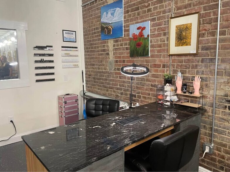 More Photos Of 120-122 Anderson St, Fayetteville Coworking Space