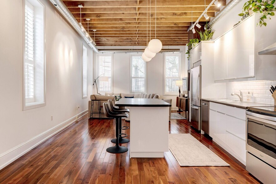 More Photos Of 205 King St E, Hamilton Storefront Retail Residential For Sale