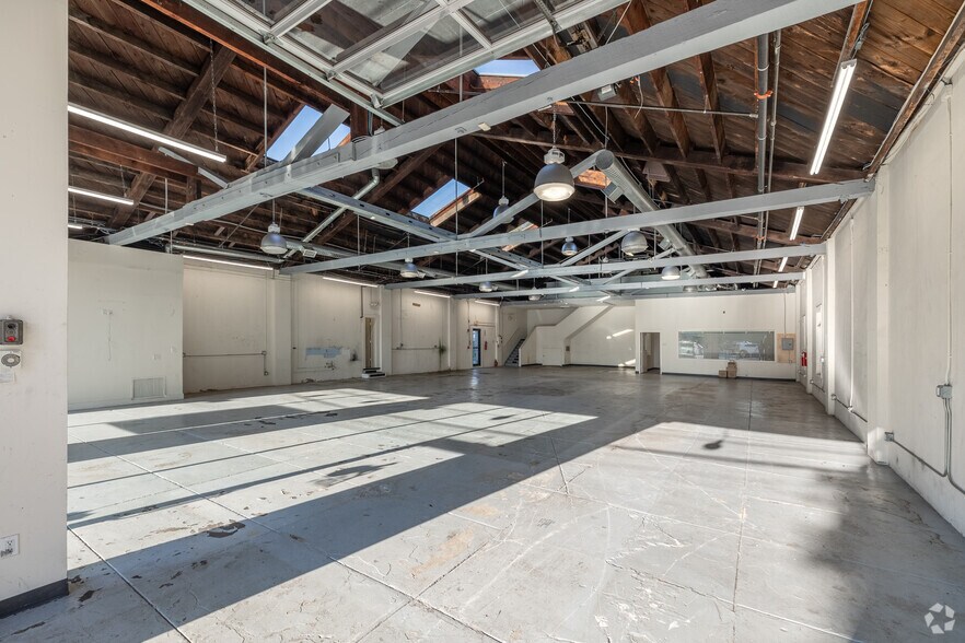 More Photos Of 101 Audrey Ave, Oyster Bay Storefront For Lease