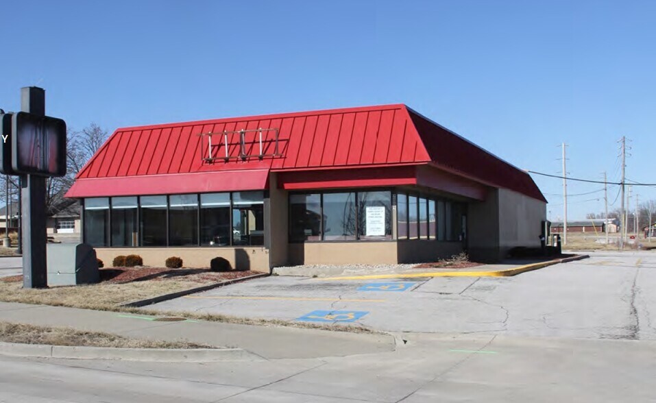 Primary Photo Of 2002 N Commercial St, Harrisonville Freestanding For Sale