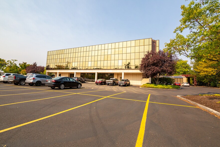 More Photos Of 6950 SW Hampton St, Tigard Office For Lease