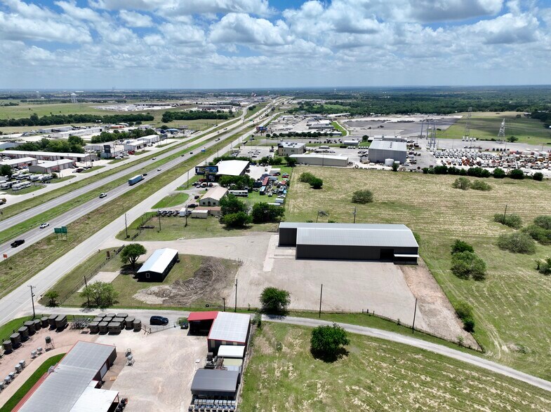 More Photos Of 4528 S Interstate 35, Alvarado Warehouse For Lease