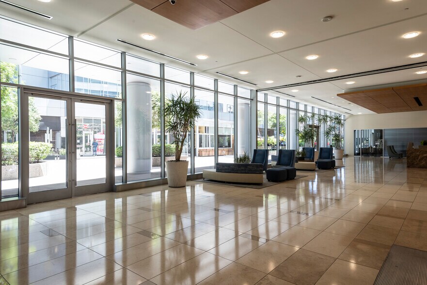 More Photos Of 1 E Washington St, Phoenix Office For Lease