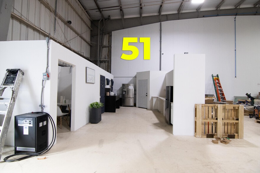 More Photos Of 1921 5th Ave S, Saint Petersburg Warehouse For Lease