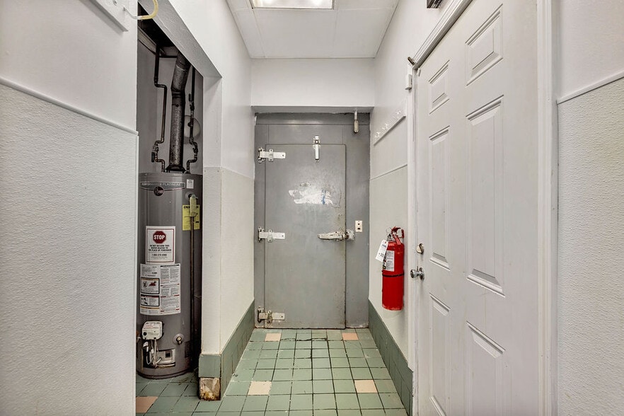 More Photos Of 4034 Hamilton Ave, Cincinnati Storefront Retail Office For Sale