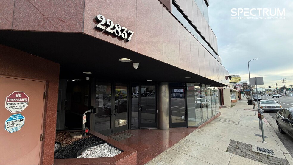 More Photos Of 22837 Ventura Blvd, Woodland Hills Office For Lease