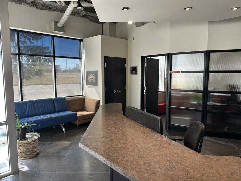 More Photos Of 3953 112th Ave SE, Calgary Showroom For Lease