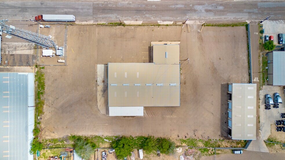 More Photos Of 8210 San Gabriel Dr, Laredo Warehouse For Lease