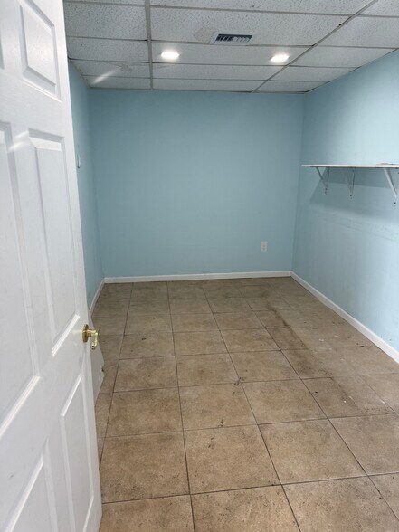 More Photos Of 430 Ansin Blvd, Hallandale Beach Warehouse For Lease