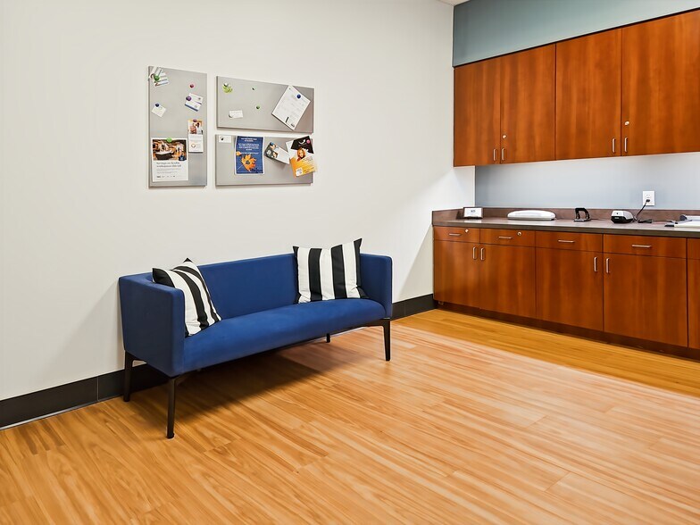 More Photos Of 610 Uptown Blvd, Cedar Hill Office For Sale