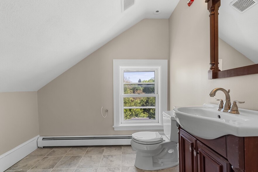 More Photos Of 6 Windsor St, Andover Office For Sale