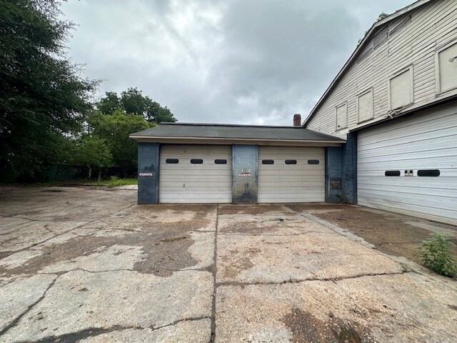 More Photos Of 912 Jernigan St, Perry Warehouse For Sale