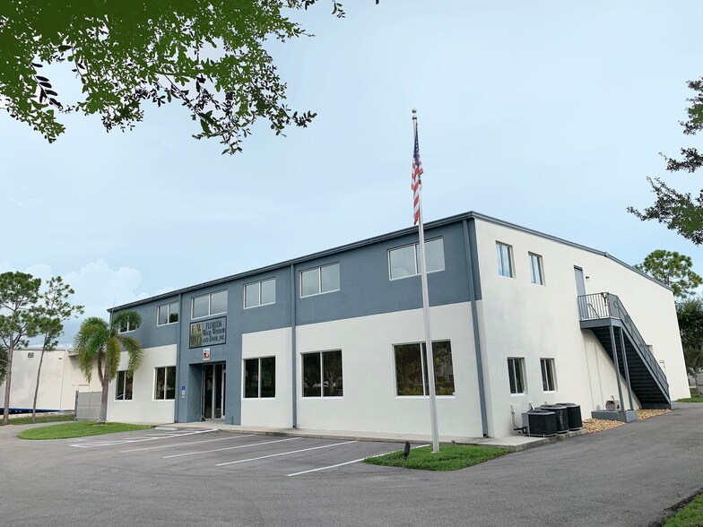 More Photos Of 5650 Halifax Ave, Fort Myers Showroom For Sale