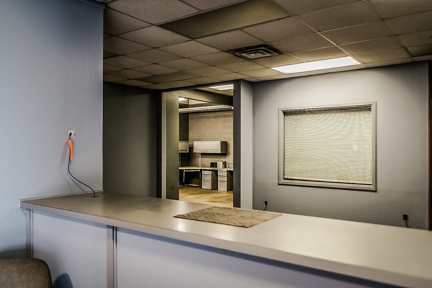 More Photos Of 101 Watters Dr, Dwight Auto Dealership For Sale