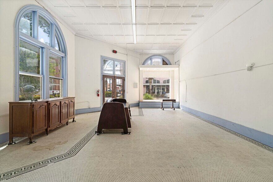 More Photos Of 106 W Oak St, Arcadia Storefront For Sale