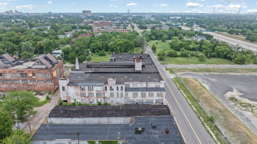 More Photos Of 4444 Lawton Ave, Detroit Warehouse For Sale