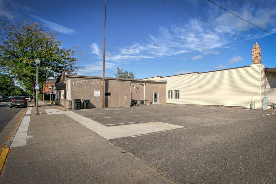 More Photos Of 244 Main St S, Cambridge Storefront Retail Office For Lease