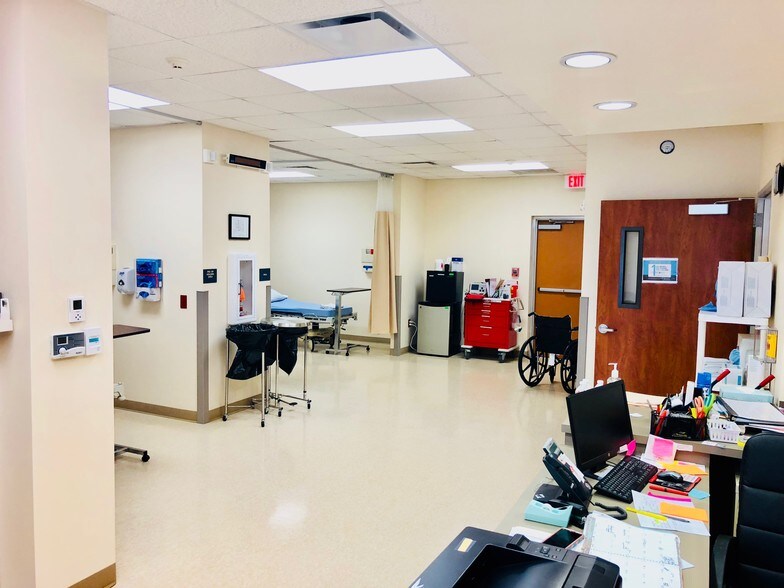 More Photos Of 1229 Creekway Dr, Sugar Land Medical For Lease