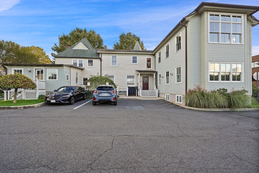 More Photos Of 413-415 Bedford Rd, Pleasantville Office For Lease