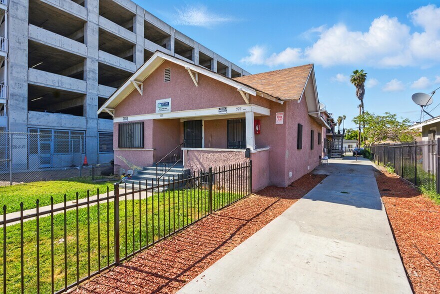 More Photos Of 925 W 84th St, Los Angeles Apartments For Sale