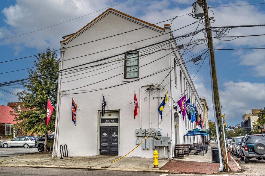 More Photos Of 215 10th St, Augusta General Retail For Sale