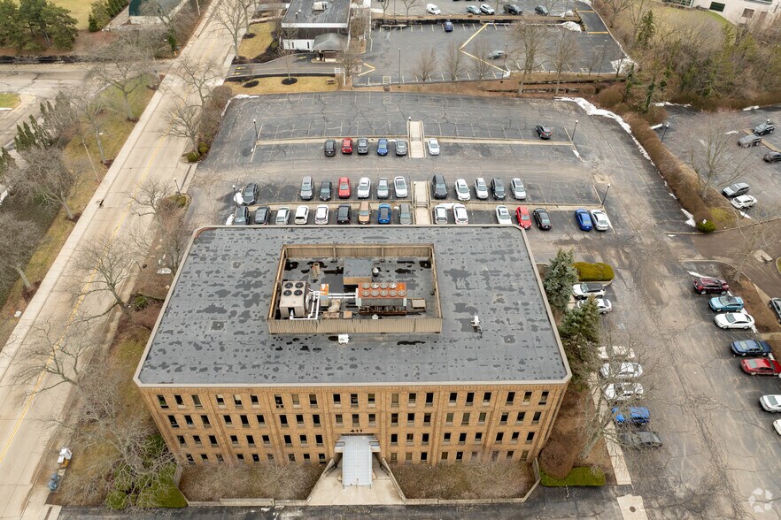 More Photos Of 411 Wolf Ledges Pky, Akron Office For Lease
