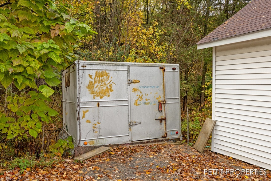 More Photos Of 3805 S Ravenna Rd, Ravenna Office For Sale