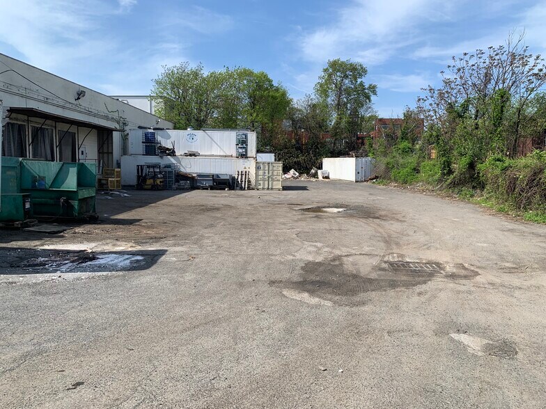 More Photos Of 475 Bloy St, Hillside Warehouse For Lease