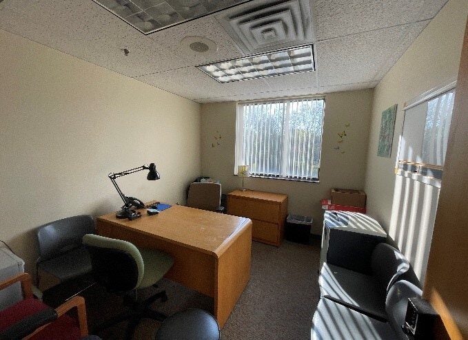 More Photos Of 2 Medical Center Dr, Springfield Medical For Sale