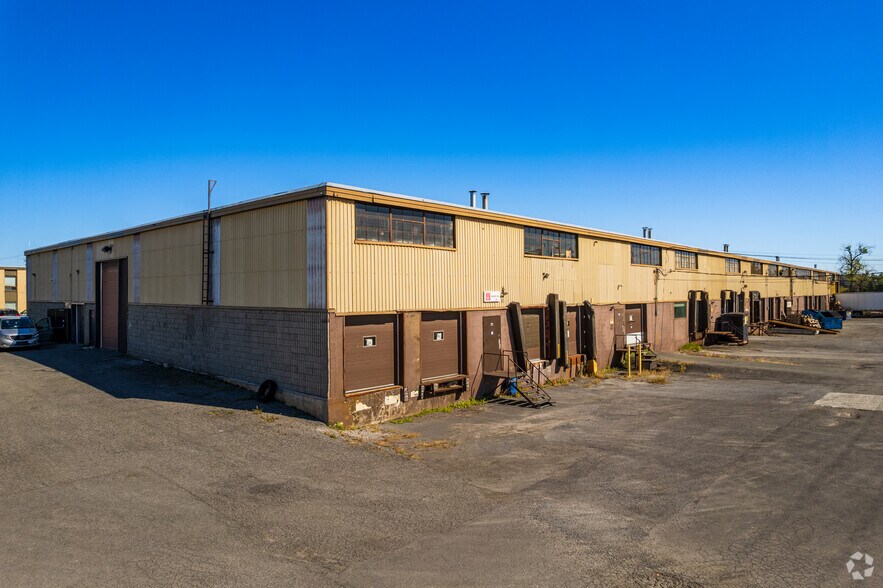 More Photos Of 3400 Boul Losch, Longueuil Unknown For Lease