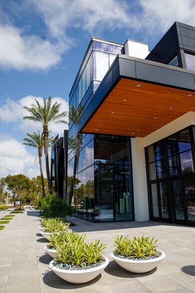 More Photos Of 111 10th St S, Naples Office For Lease