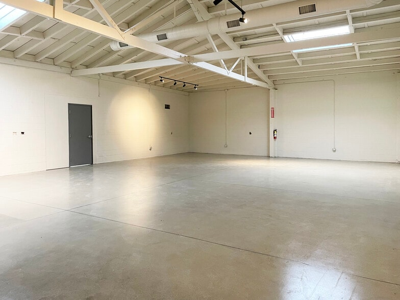 More Photos Of 3529 Fruitvale Ave, Oakland Light Manufacturing For Sale