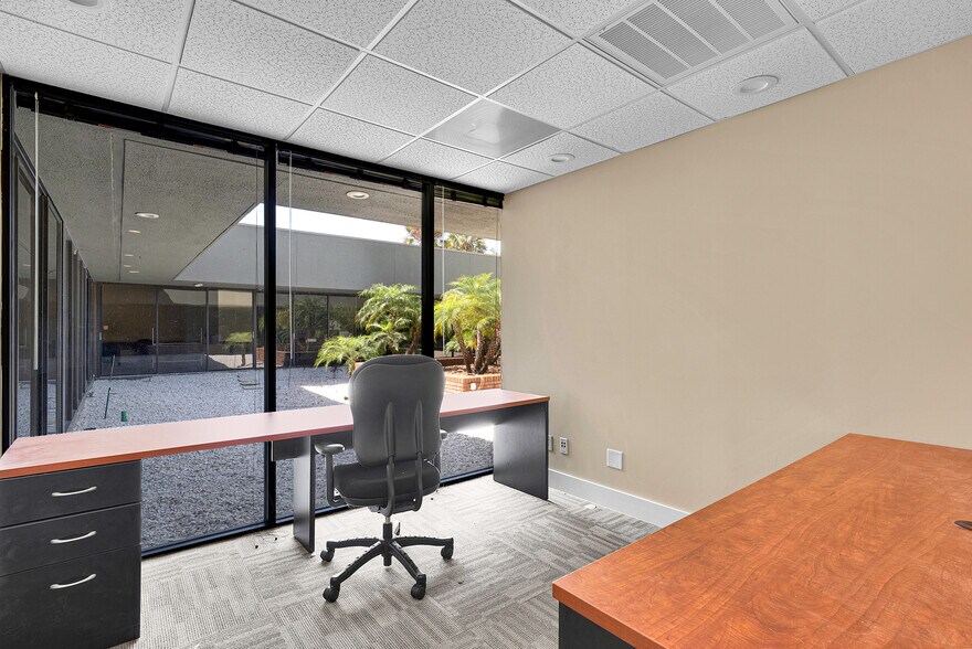 More Photos Of 5666 Seminole Blvd, Seminole Office For Sale