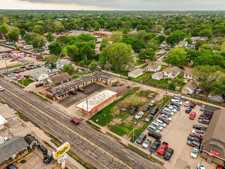 More Photos Of 2033 S Broadway St, Wichita Bar For Sale