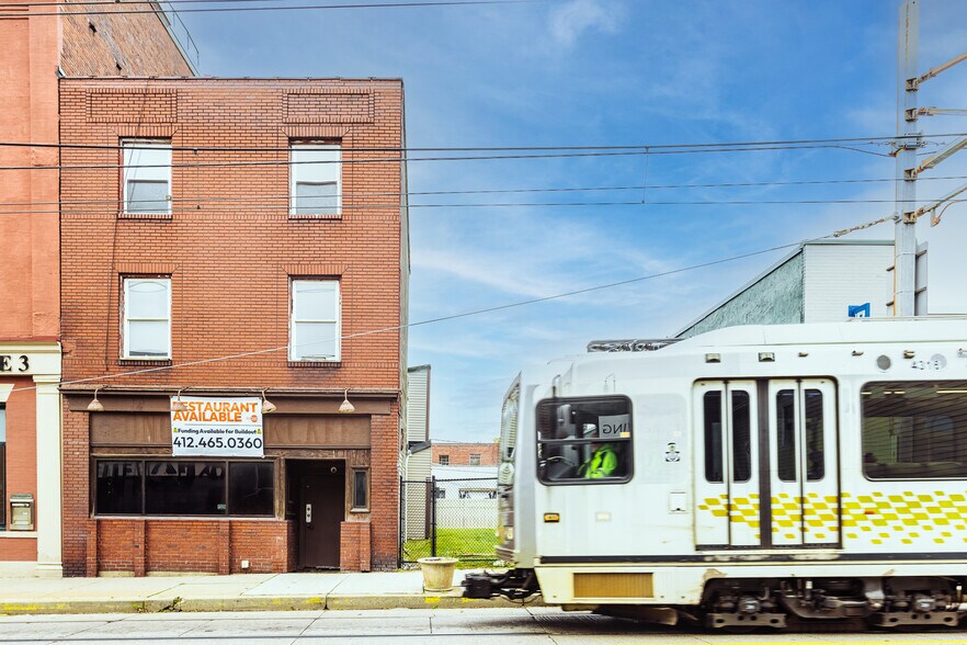 More Photos Of 826 E Warrington Ave, Pittsburgh Bar For Lease